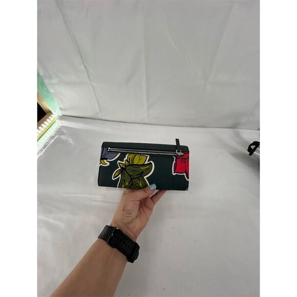 Vera Bradley Audrey RFID Wallet Falling Flowers Green Trifold Floral Women's - Picture 7 of 10